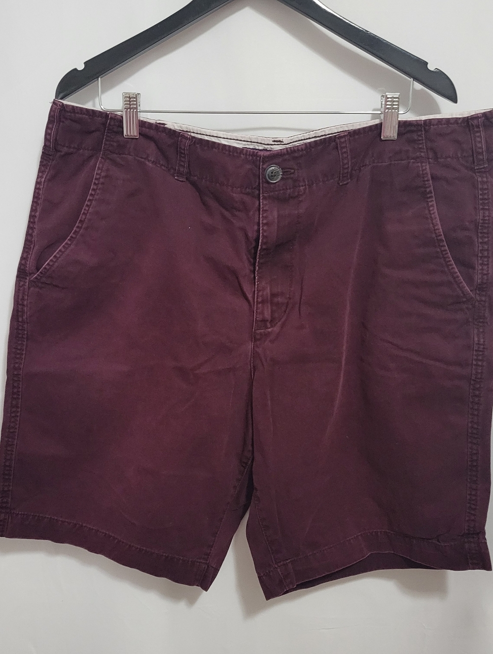 Men's American Eagle Casual Burgundy Shorts, Size 38